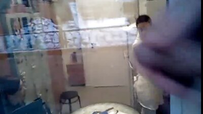 Mujer increíblemente cachonda chupa un consolador y se masturba videos pormo maduras