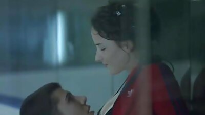 Una hermosa videos de señoras maduras joven ensilló a un amigo barbudo.