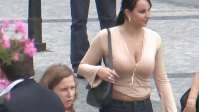 Una mujer de piel oscura amasa activamente su culo en la polla de un videos pornos de maduras mexicanas vaquero.