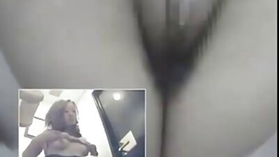 Una mujer experimentada toma videos maduras lesbianas un miembro de sí misma.