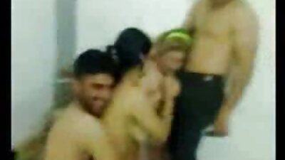 Los hombres se follan a una chica videos caseros de maduras mexicanas de pelo blanco con dos pollas.