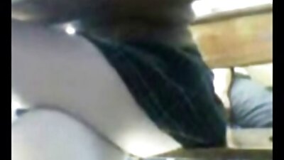 Masajista cliente de pelo negro follada en el culo videos xxx de señoras con rábano picante.