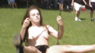 Una importante mujer británica se llevó a un mujeres de 50 follando joven hijo de puta.
